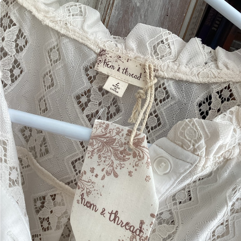 Hem & Thread Lace blouse in Cream